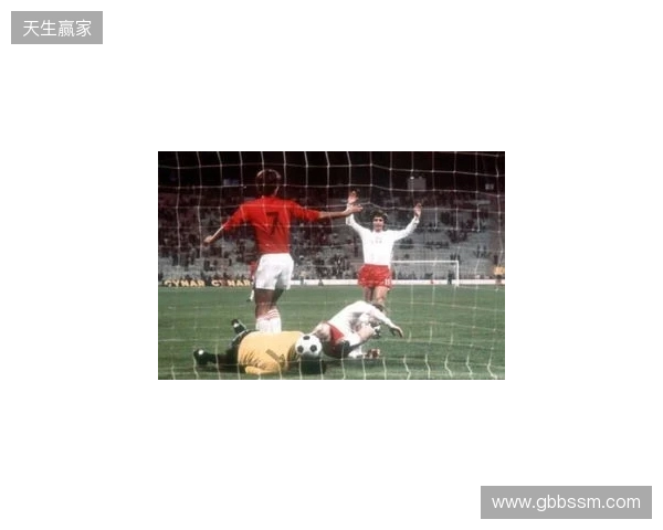 卡什:跟莱万并肩作战感觉很棒;希望能随波兰再踢一次世界杯 卡什:跟莱万并肩作战感觉很棒;希望能随波兰再踢一次世界杯