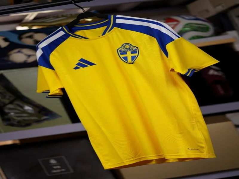 卫报：加拿大足协呼吁意大利球迷支持他们，可免费换球衣